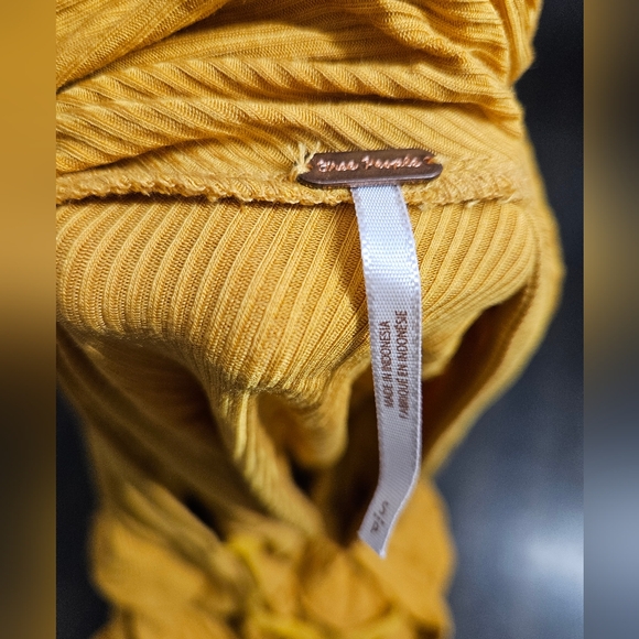 Free People Shimmy Shake Top Untamed Gold Open Back Ribbed Oversized small - Picture 9 of 10